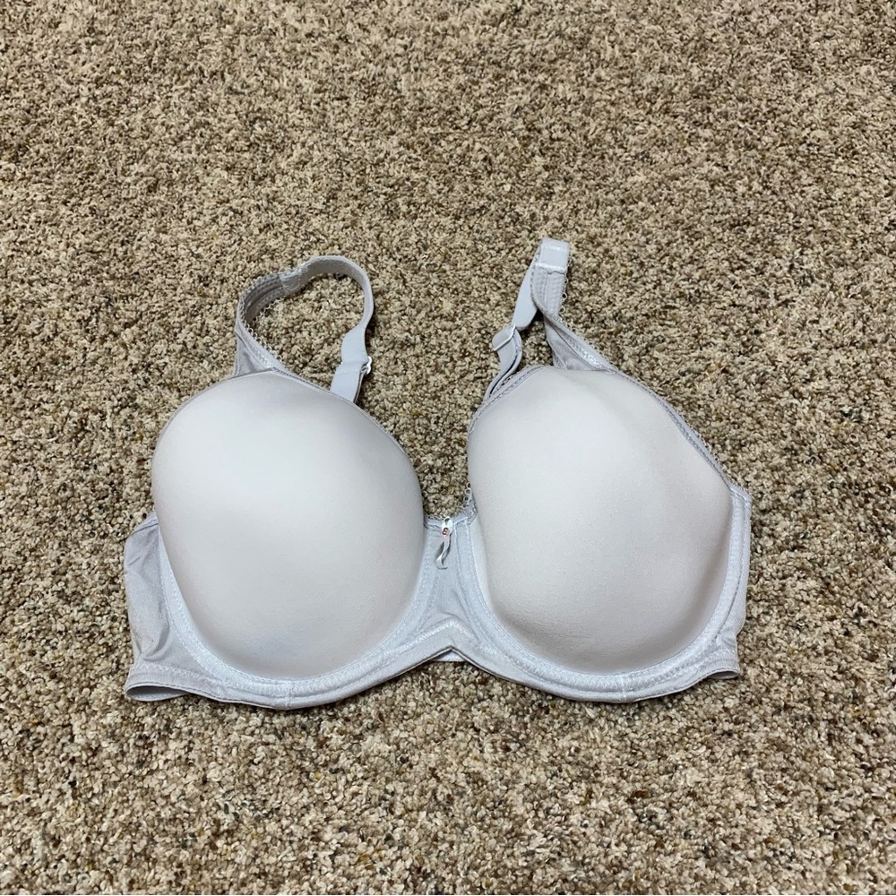 Women’s Wacoal Size 34D Lightly Lined Underwire White Bra